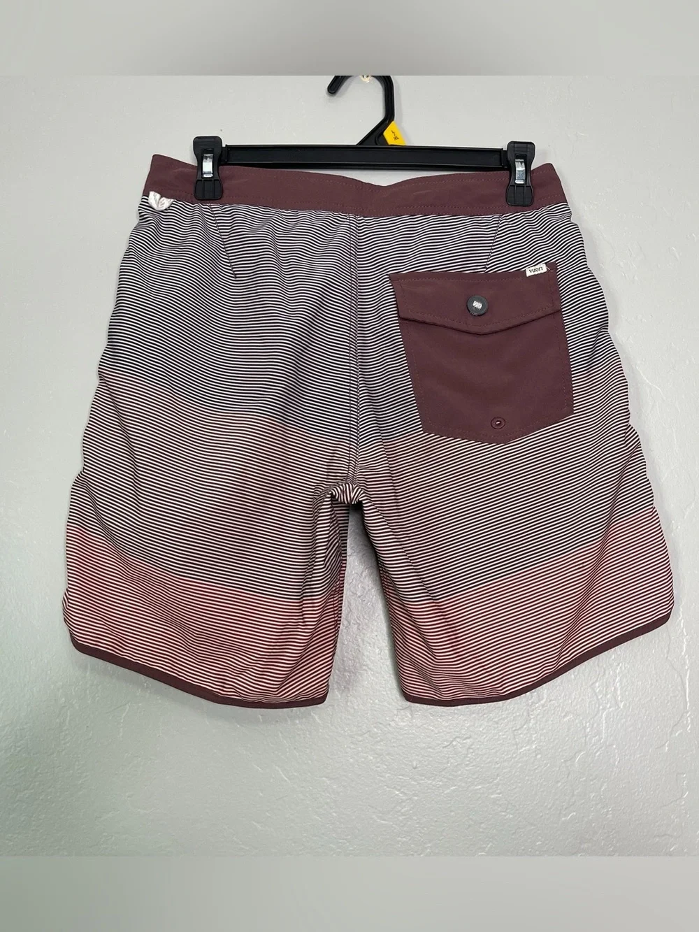 Vuori Mens V314 Cruise Board shorts Sz 28